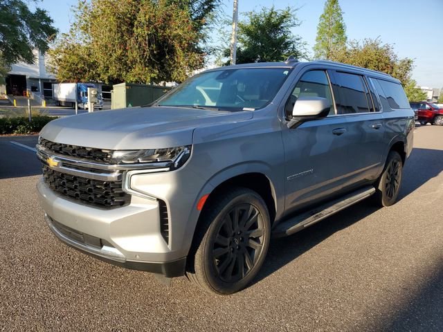 Used 2023 Chevrolet Suburban LS RWD image 2