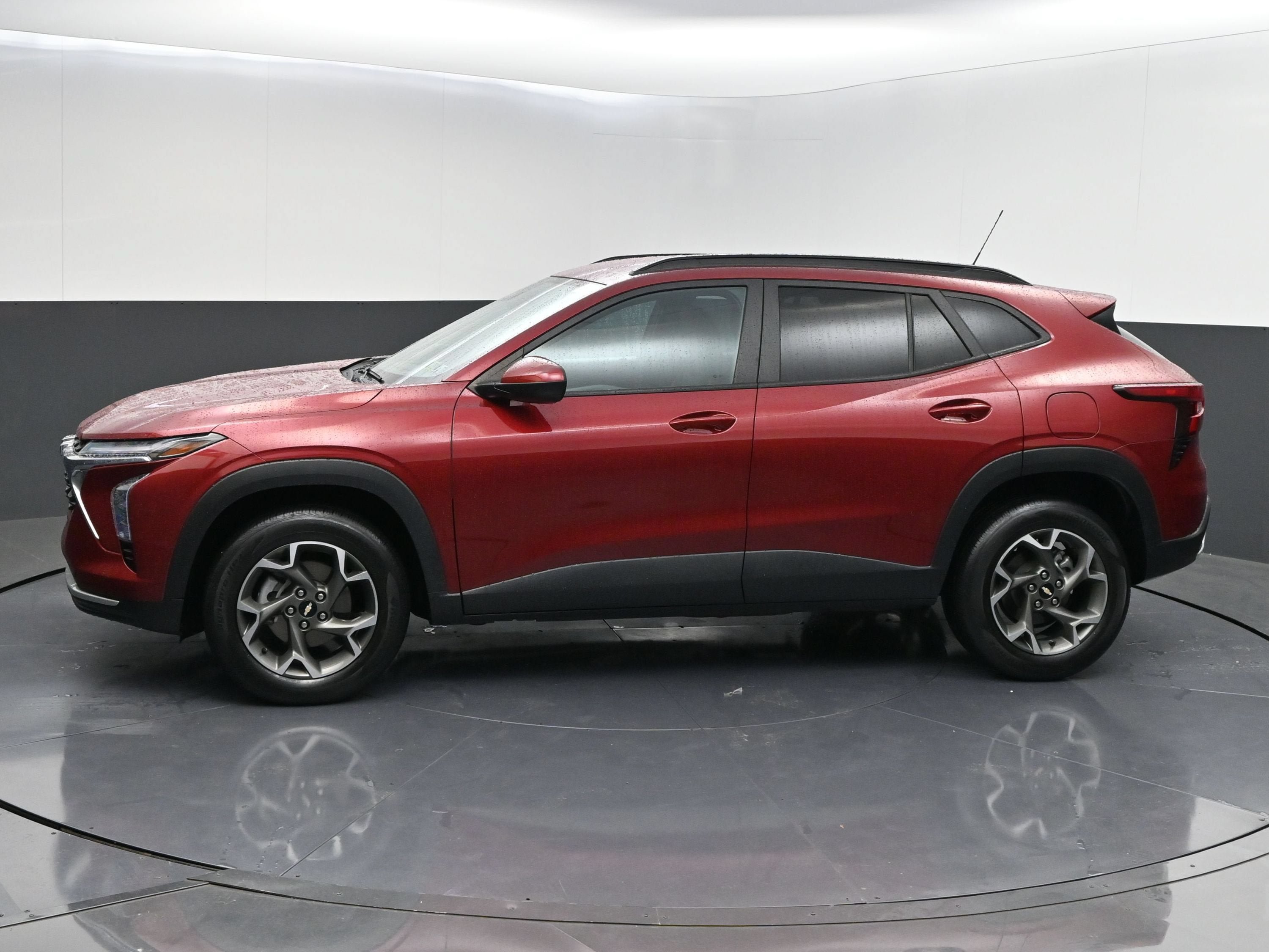Used 2024 Chevrolet Trax LT FWD image 4