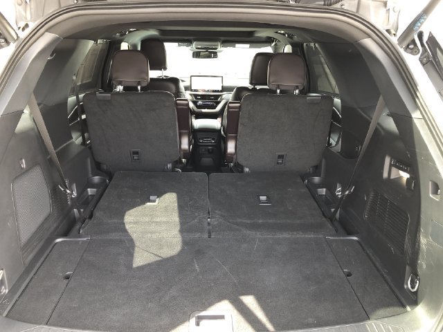 Used 2025 Ford Explorer Platinum RWD image 16