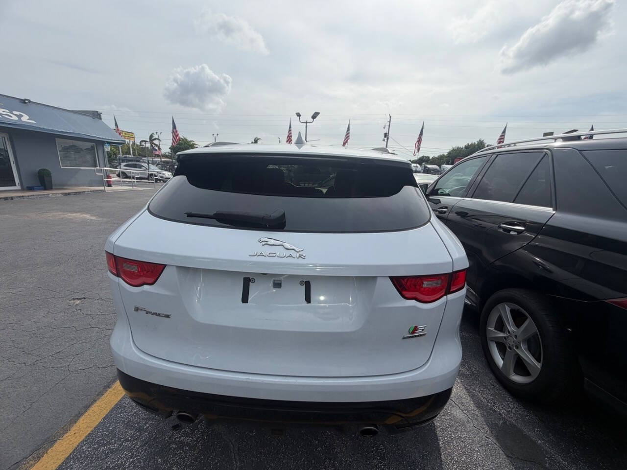 Used 2017 Jaguar F-PACE S AWD/4WD image 4