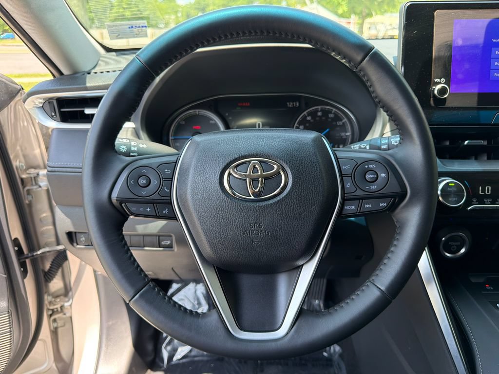 Used 2024 Toyota Venza LE AWD/4WD image 26