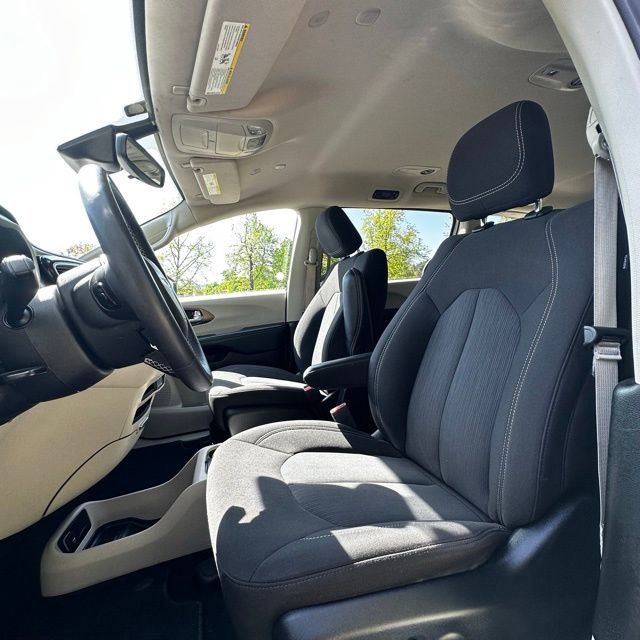 Used 2023 Chrysler Voyager LX FWD image 15