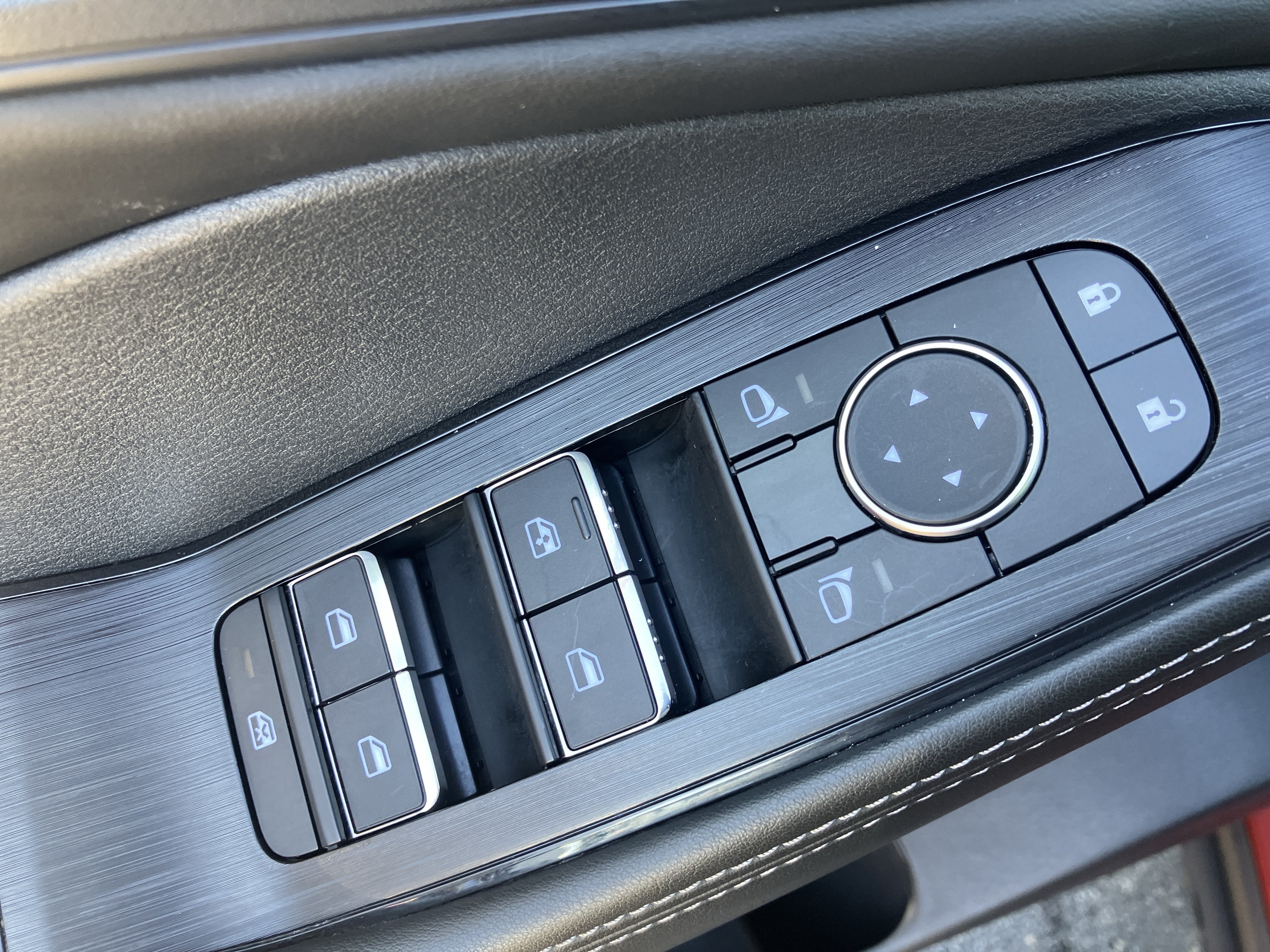 Used 2023 Nissan Rogue SL AWD/4WD image 19