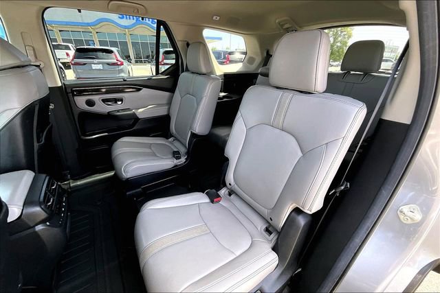 Used 2025 Honda Pilot Touring image 19