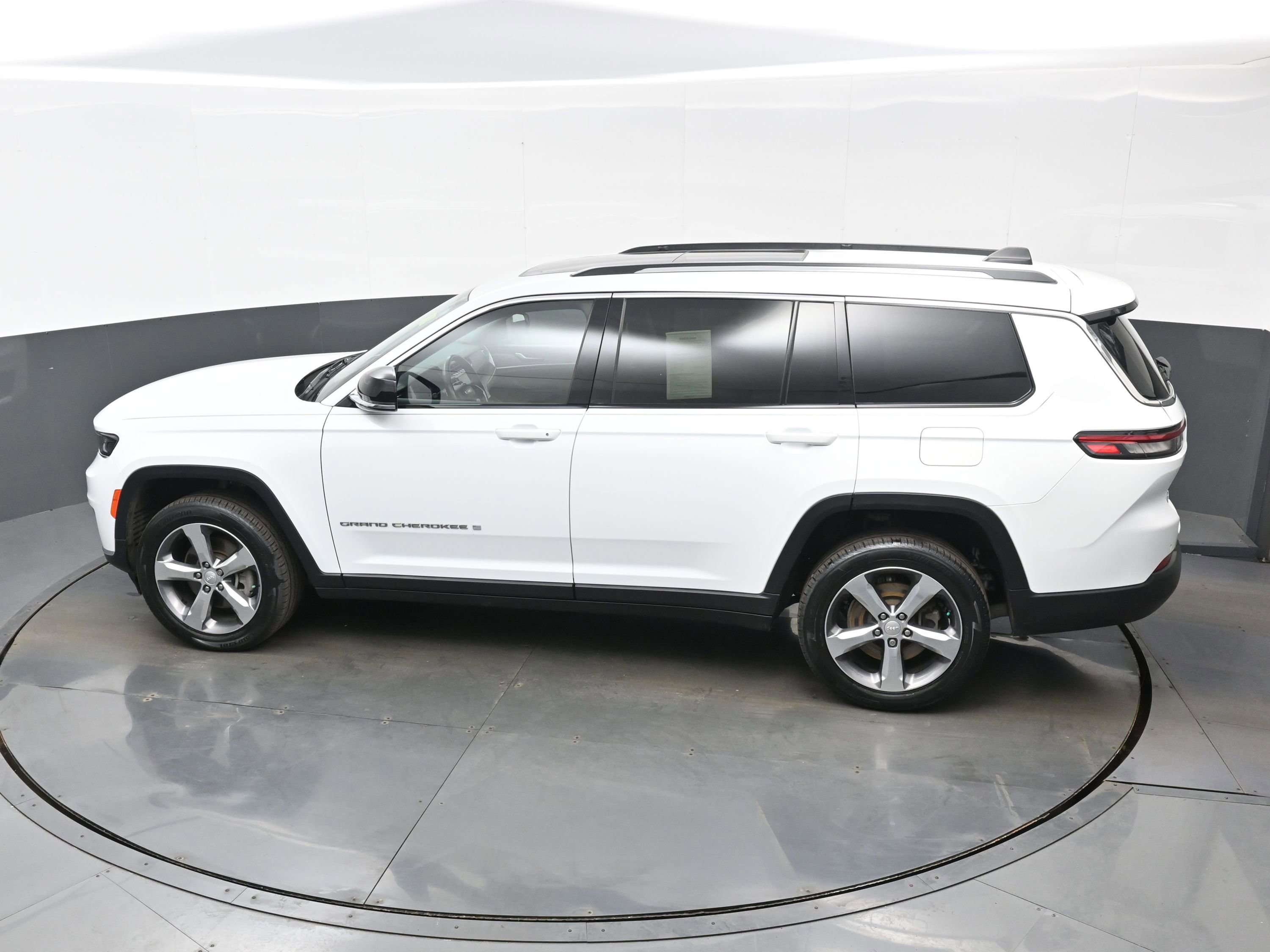 Used 2022 Jeep Grand Cherokee L Limited image 35