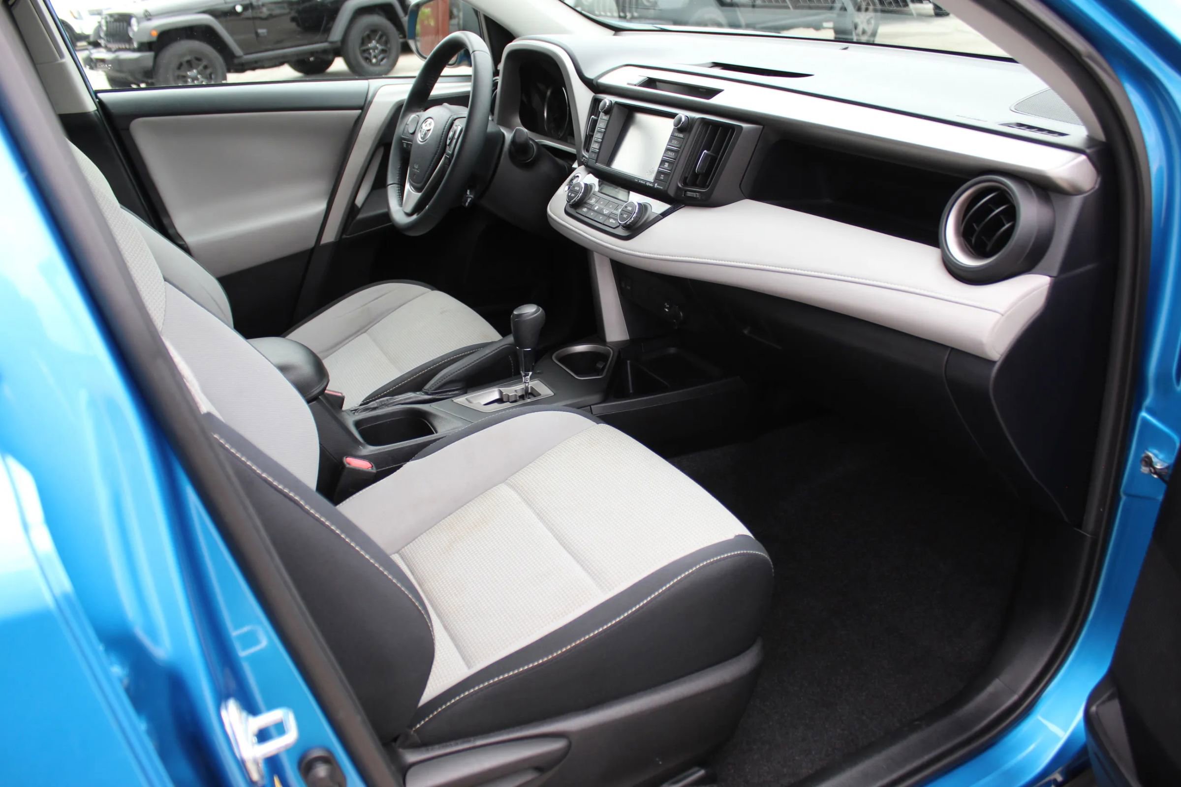 Used 2016 Toyota RAV4 XLE image 27
