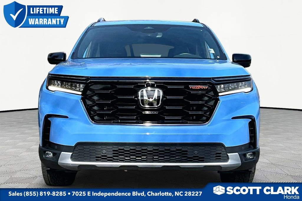 Used 2024 Honda Pilot TrailSport image 2
