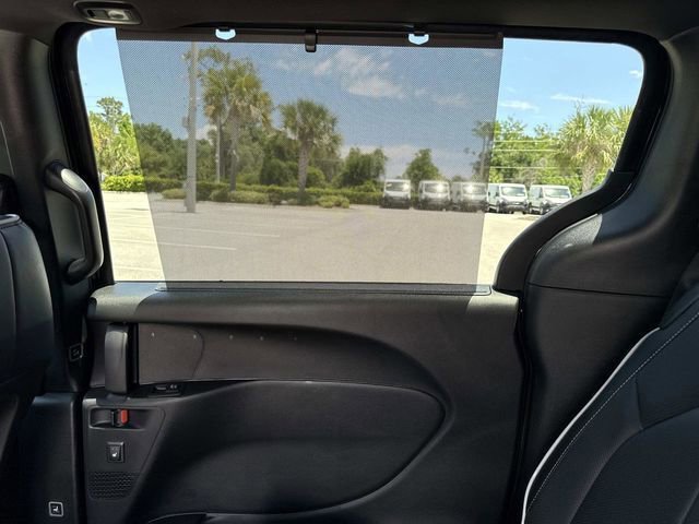 New 2027 Chrysler Pacifica Limited FWD image 13