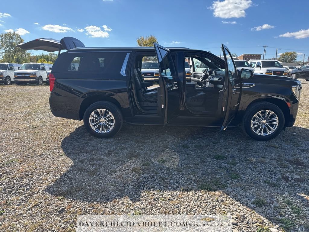 Used 2021 GMC Yukon XL SLT w/ SLT Premium Package image 37