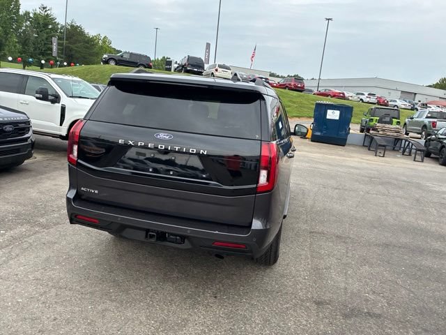 Used 2025 Ford Expedition Active AWD/4WD image 19