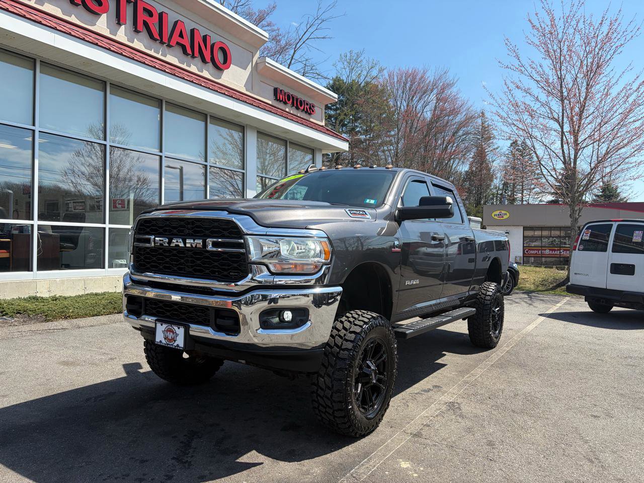 Used 2020 RAM 2500 Tradesman w/ Chrome Appearance Group AWD/4WD image 2