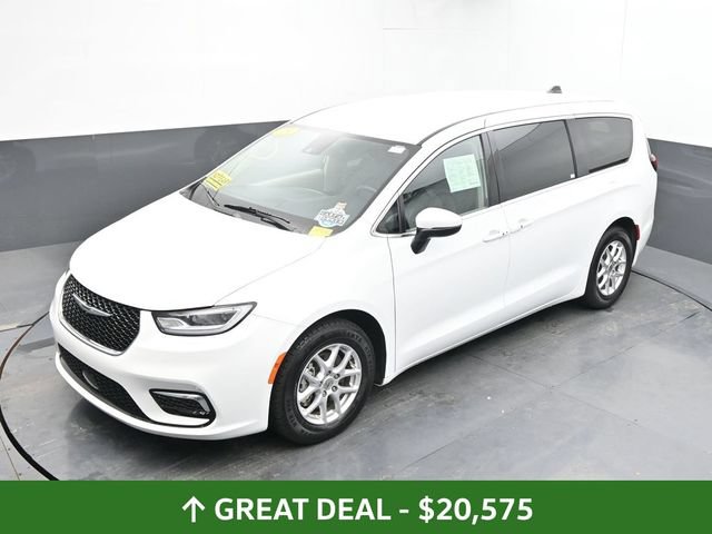 Used 2023 Chrysler Pacifica Touring-L FWD image 43