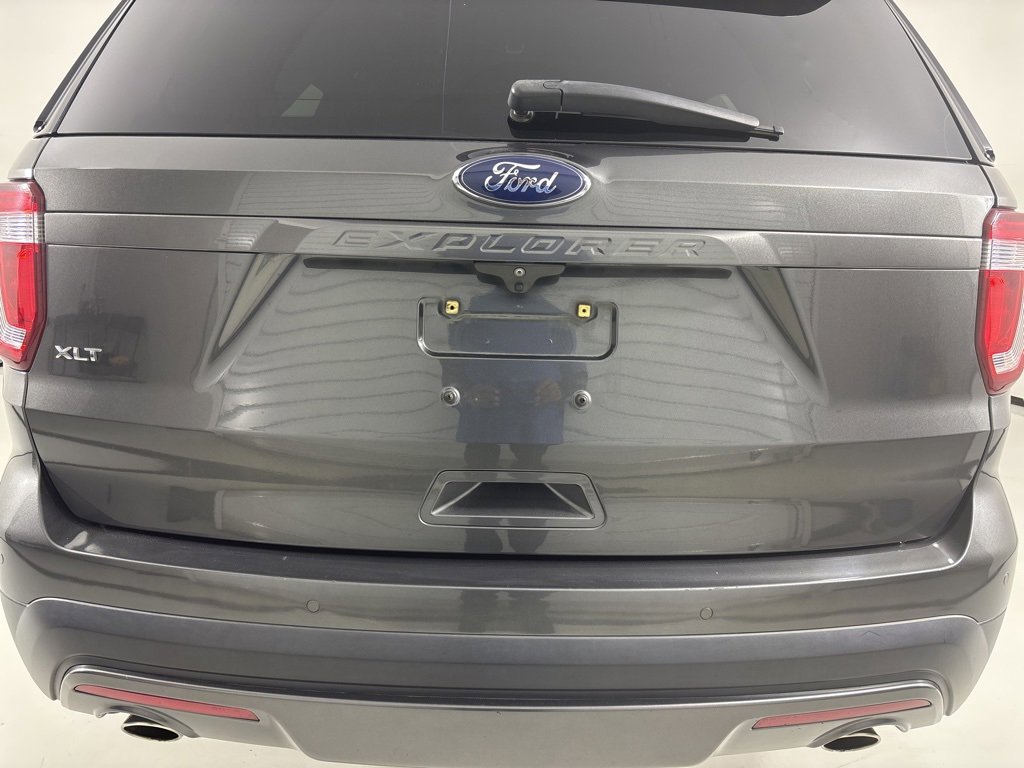 Used 2017 Ford Explorer XLT w/ Equipment Group 202A image 4