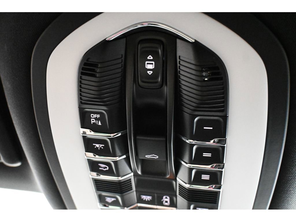 Used 2024 Porsche Macan AWD/4WD image 56