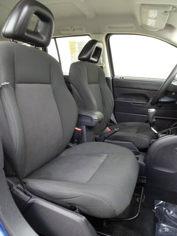 Used 2009 Jeep Compass Sport FWD image 12