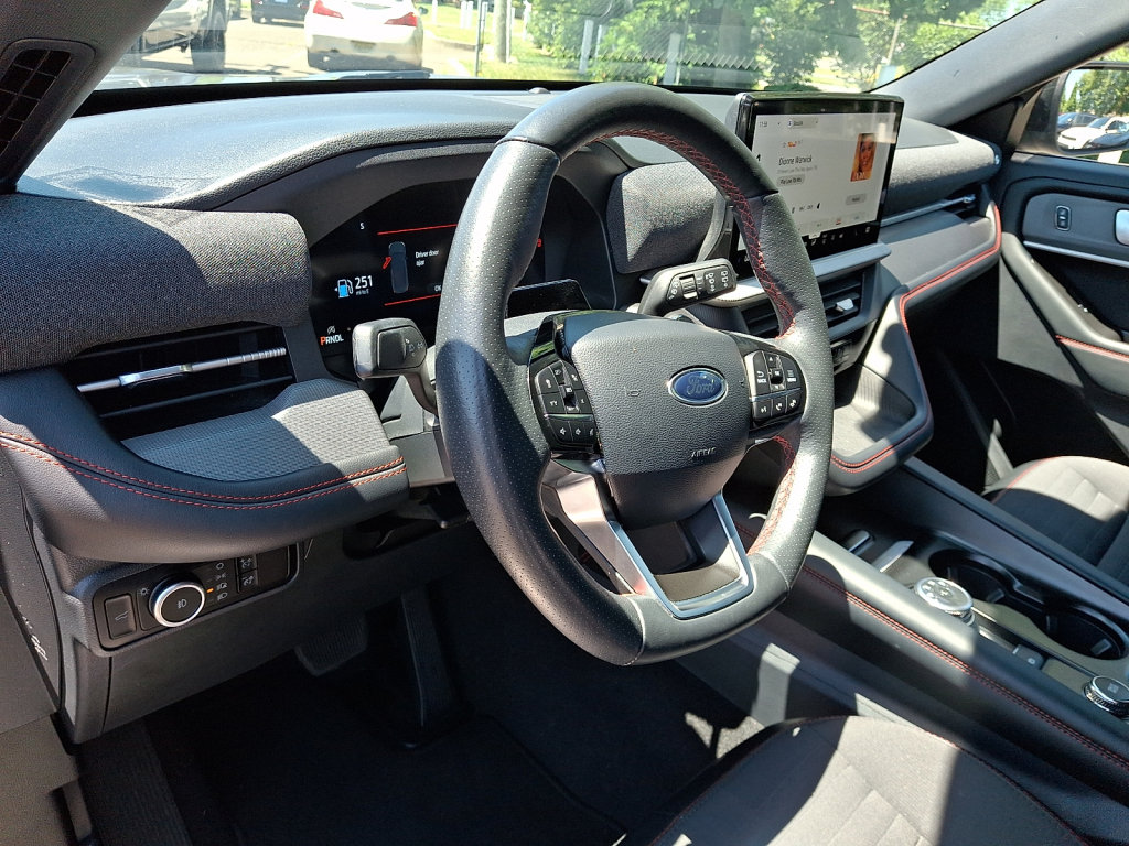Used 2025 Ford Explorer ST-Line AWD/4WD image 25