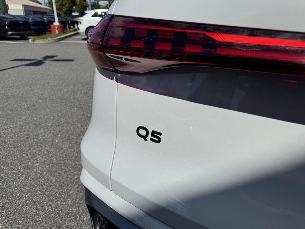 Certified 2025 Audi Q5 Premium Plus w/ Premium Plus AWD/4WD image 8