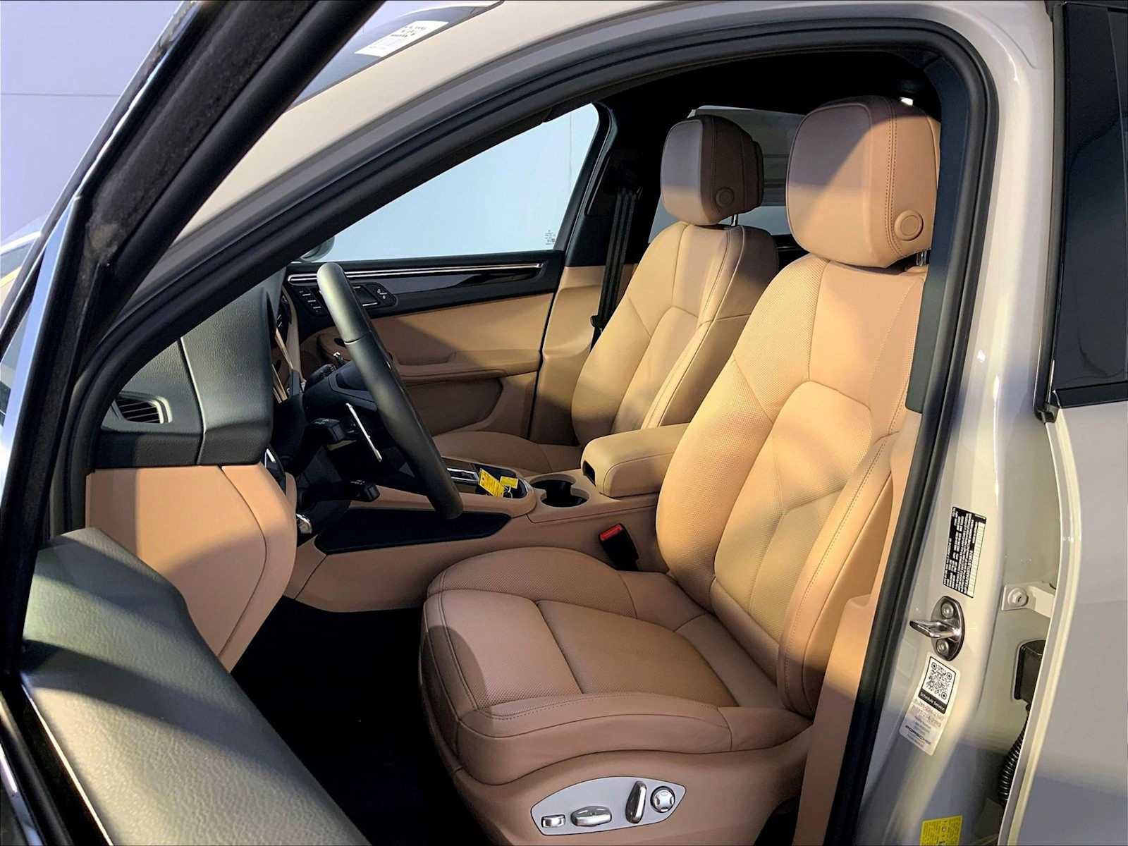 New 2026 Porsche Macan AWD/4WD image 5