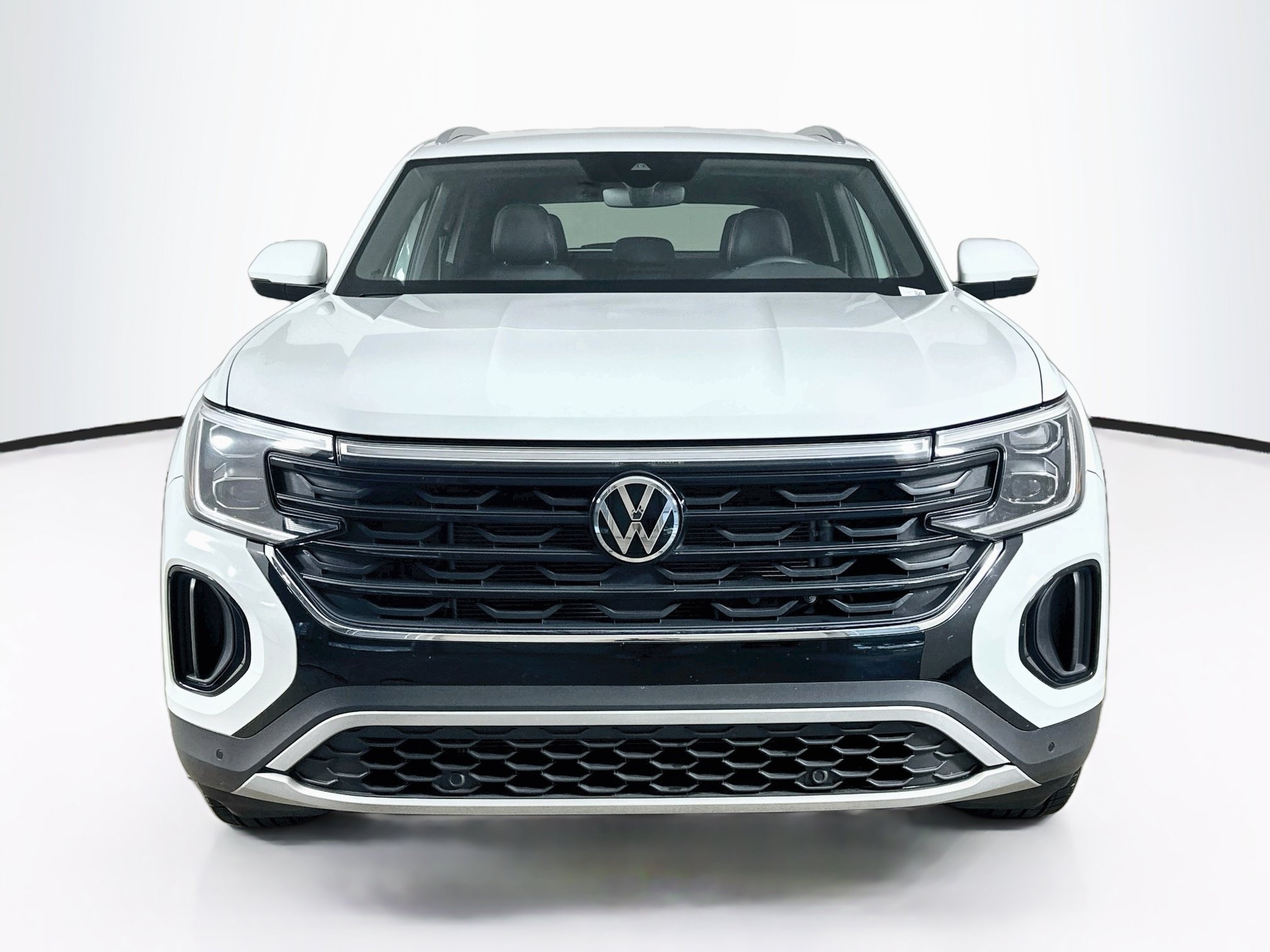 Used 2025 Volkswagen Atlas Cross Sport SE FWD image 2