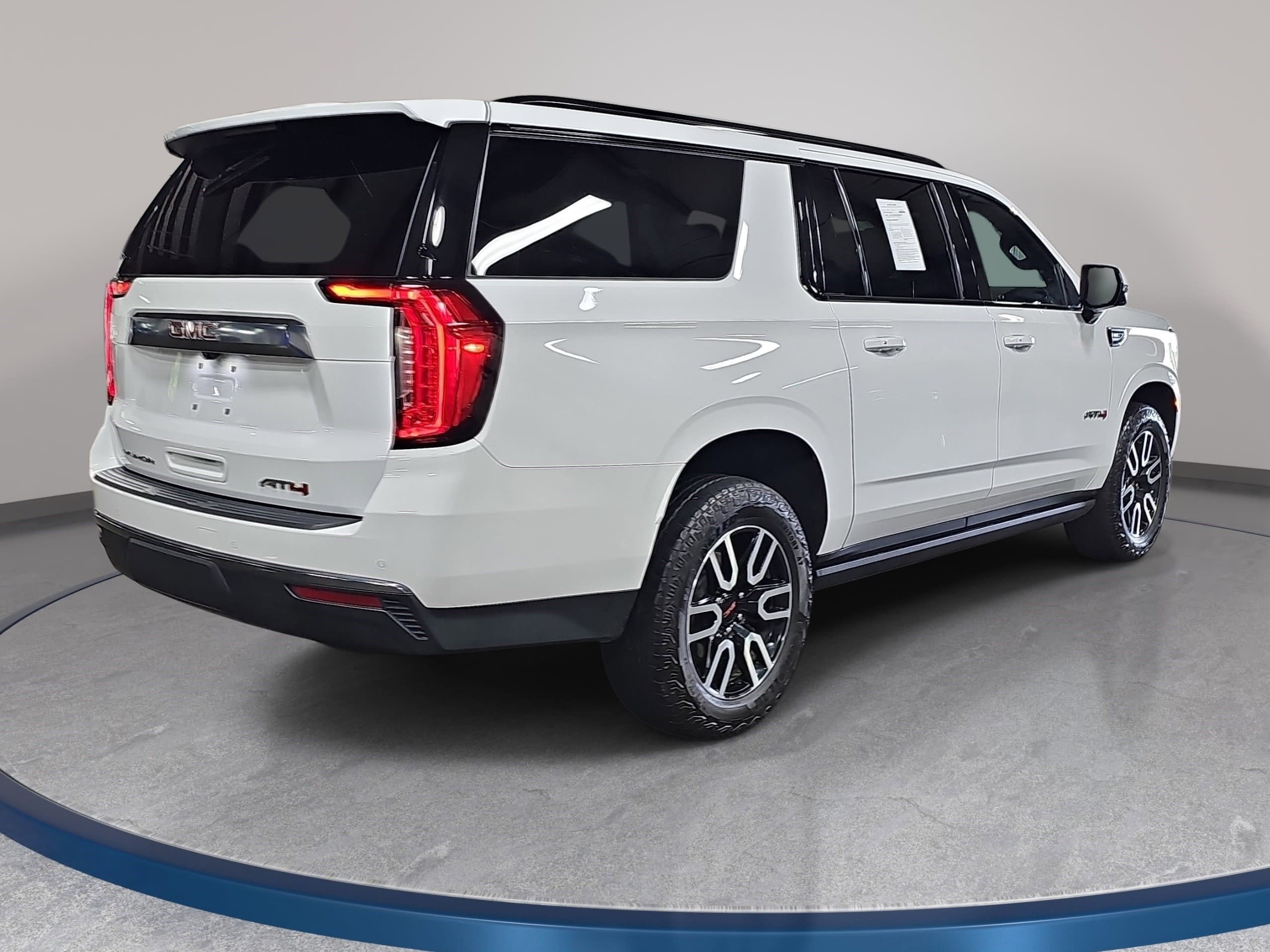 Used 2024 GMC Yukon XL AT4 w/ AT4 Premium Package AWD/4WD image 5