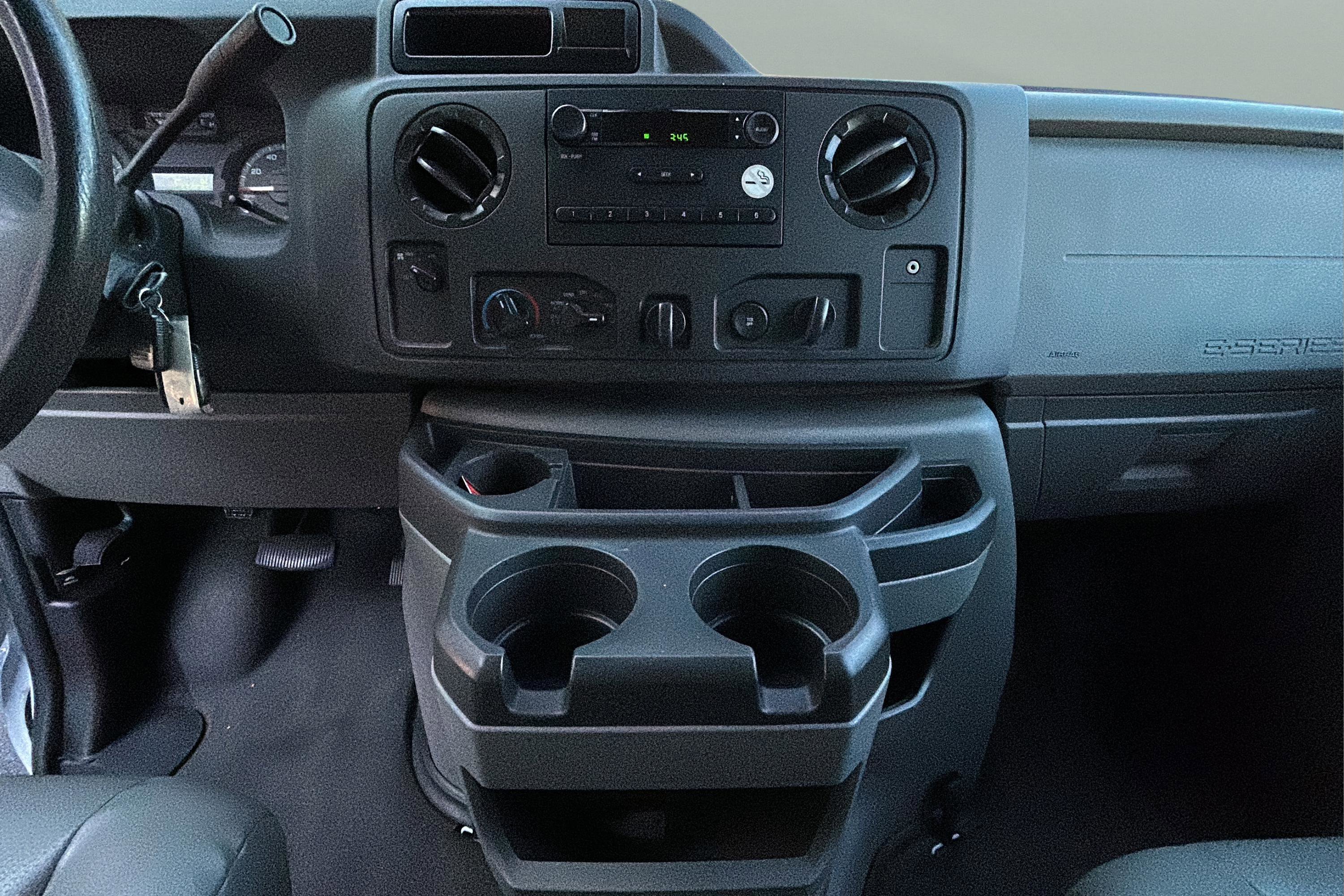 Used 2014 Ford E-250 and Econoline 250 w/ Power Group image 19