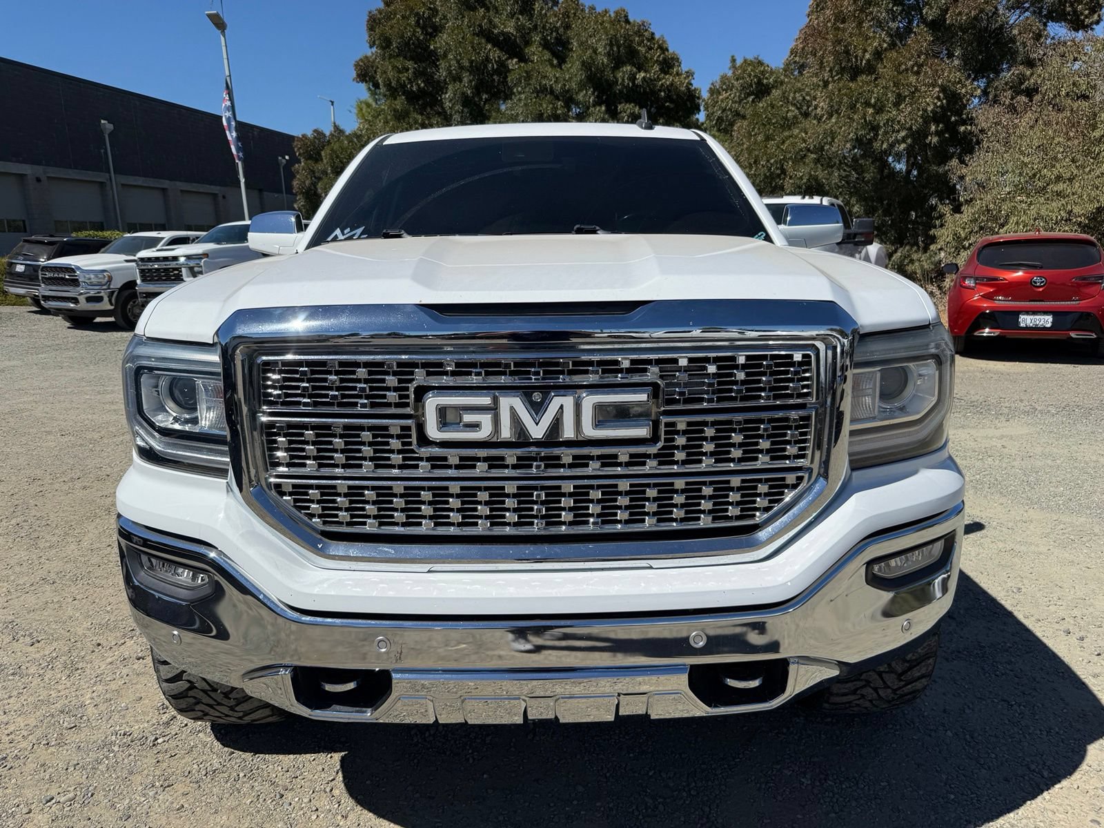 Used 2018 GMC Sierra 1500 SLT w/ SLT Premium Package AWD/4WD image 11