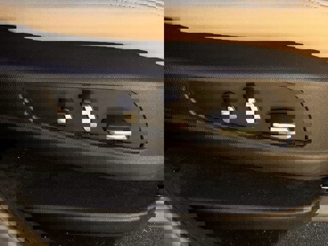 Used 2017 Cadillac XT5 Luxury w/ Driver Awareness Package image 28