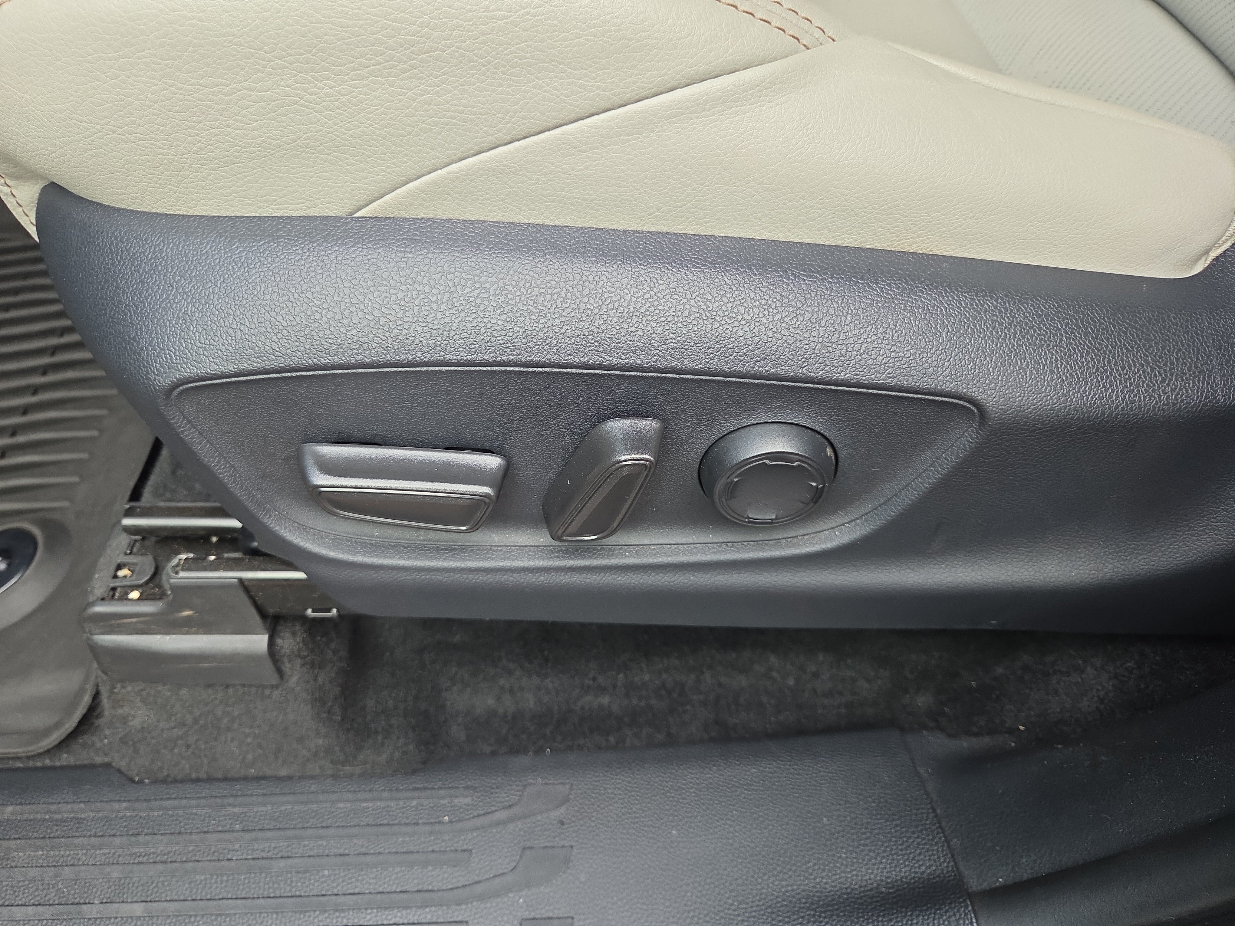 Certified 2025 Toyota Tacoma Limited AWD/4WD image 30