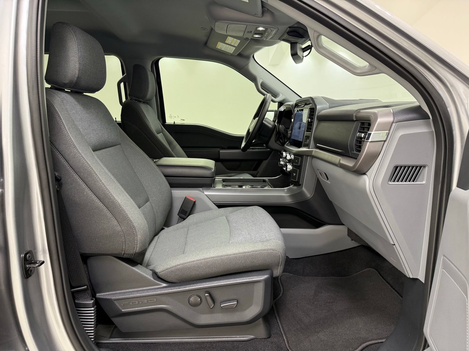 Used 2025 Ford F150 XLT w/ Equipment Group 302A MID AWD/4WD image 32