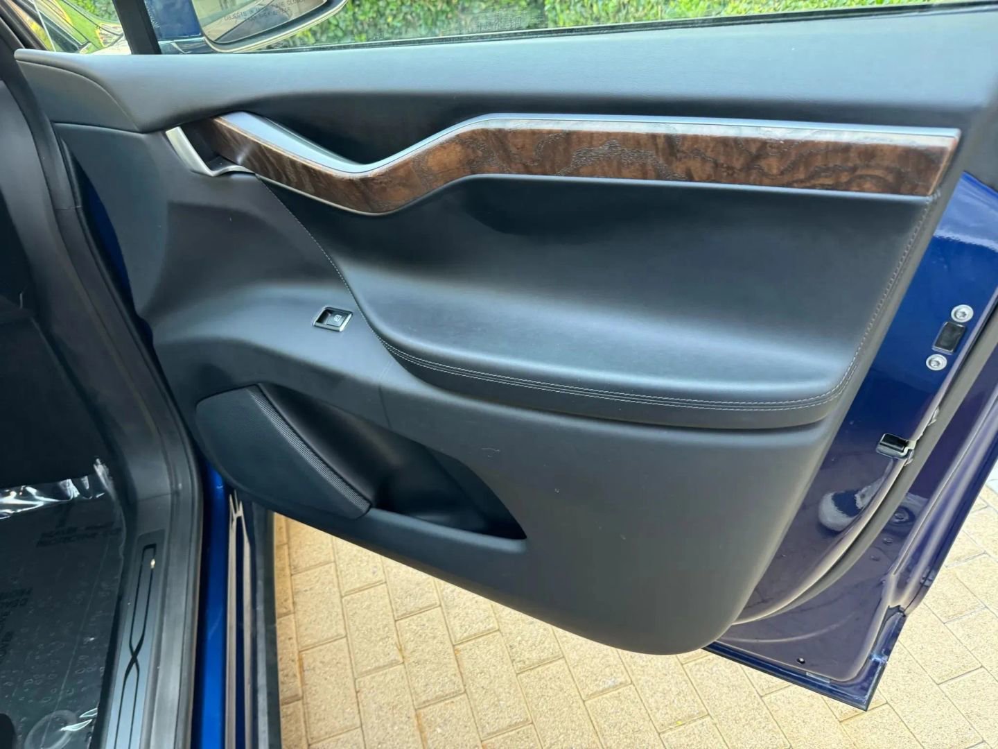 Used 2018 Tesla Model X 75D image 21