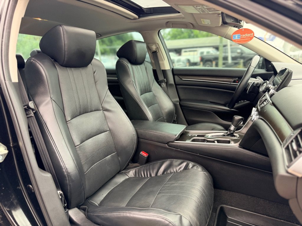 Used 2018 Honda Accord Touring image 17