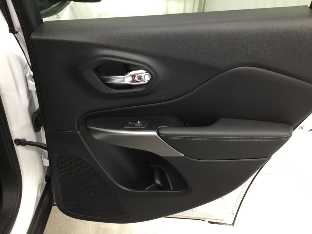 Used 2022 Jeep Cherokee Latitude w/ Trailer Tow Group image 39