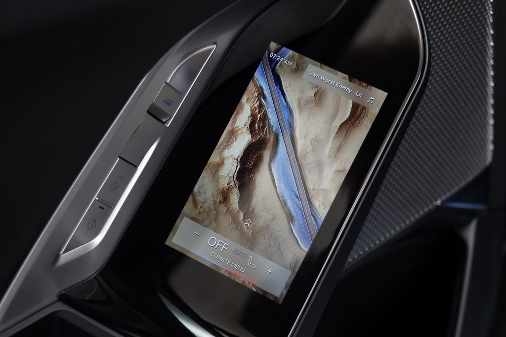 Certified 2025 BMW 740i xDrive w/ Premium Package image 15