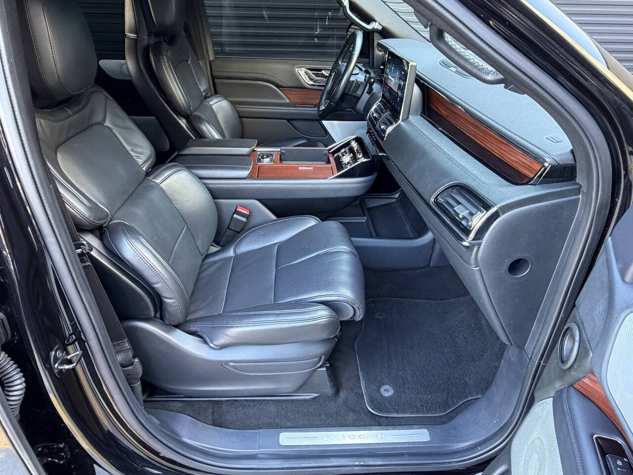 Used 2022 Lincoln Navigator Reserve AWD/4WD image 22