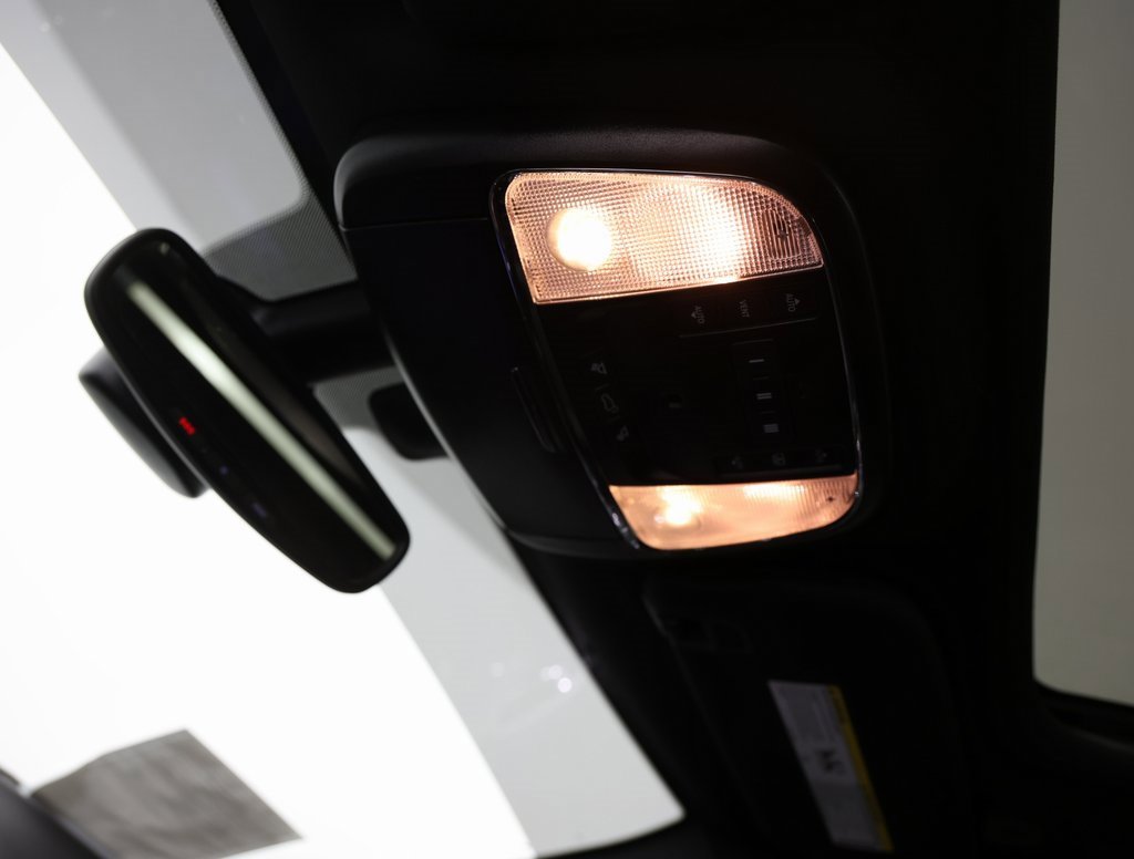 Used 2020 Jeep Grand Cherokee Limited w/ Luxury Group II image 24