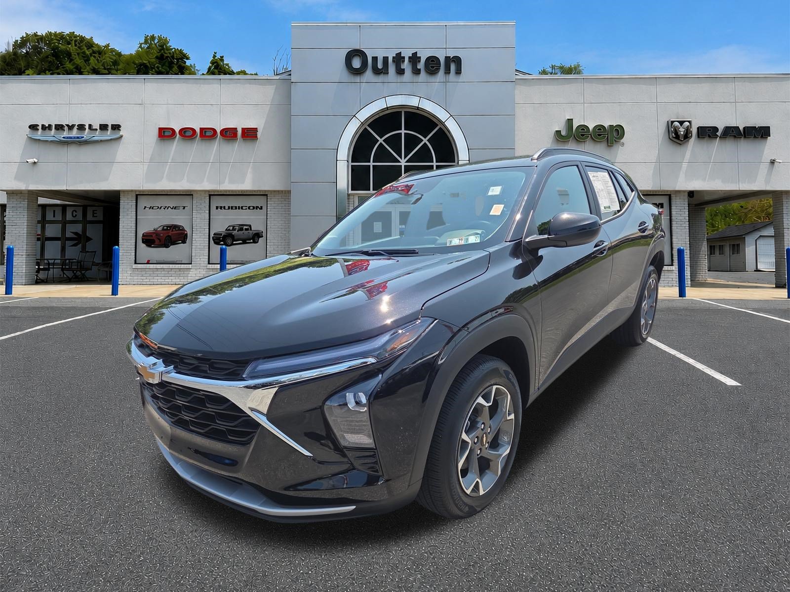 Used 2026 Chevrolet Trax LT FWD image 8
