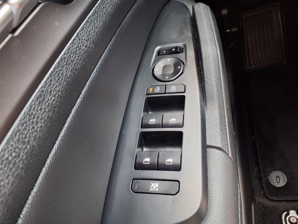 Used 2026 Kia Sportage EX FWD image 26