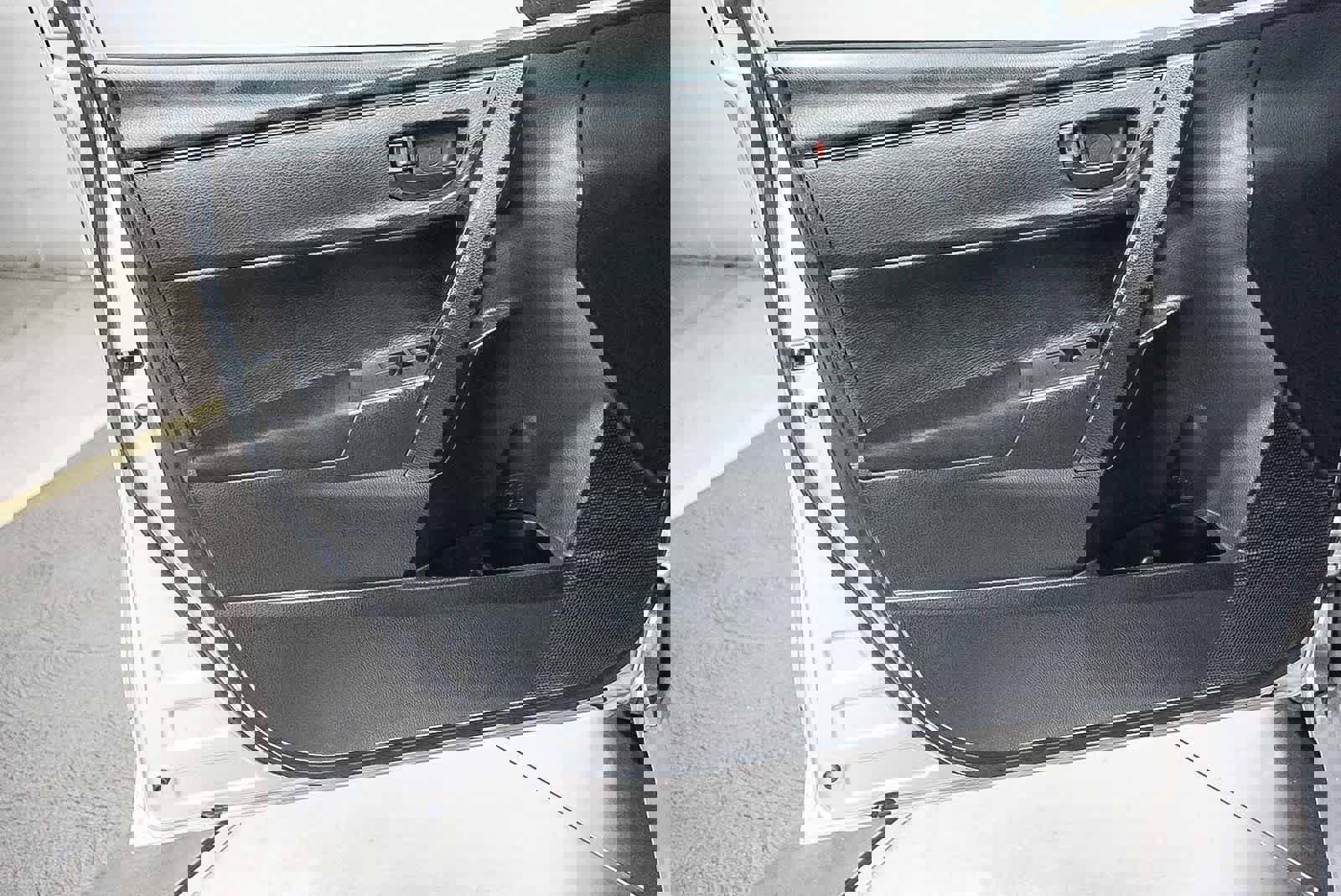 Used 2018 Toyota Corolla L w/ Body Protection Package FWD image 21