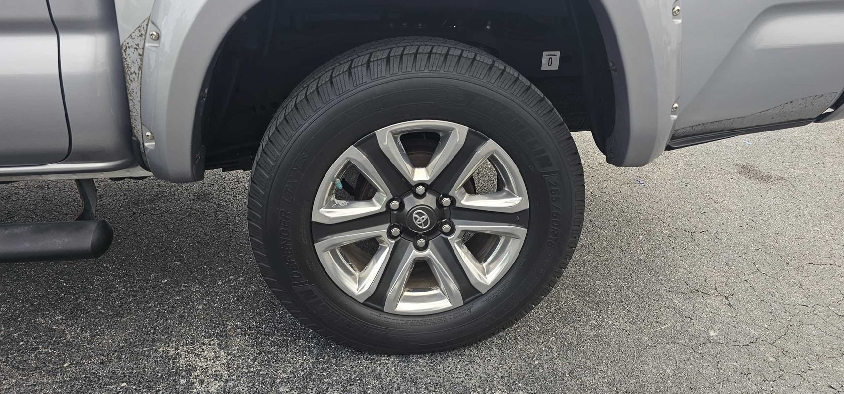 Used 2017 Toyota Tacoma Limited w/ Tow Package RWD image 10