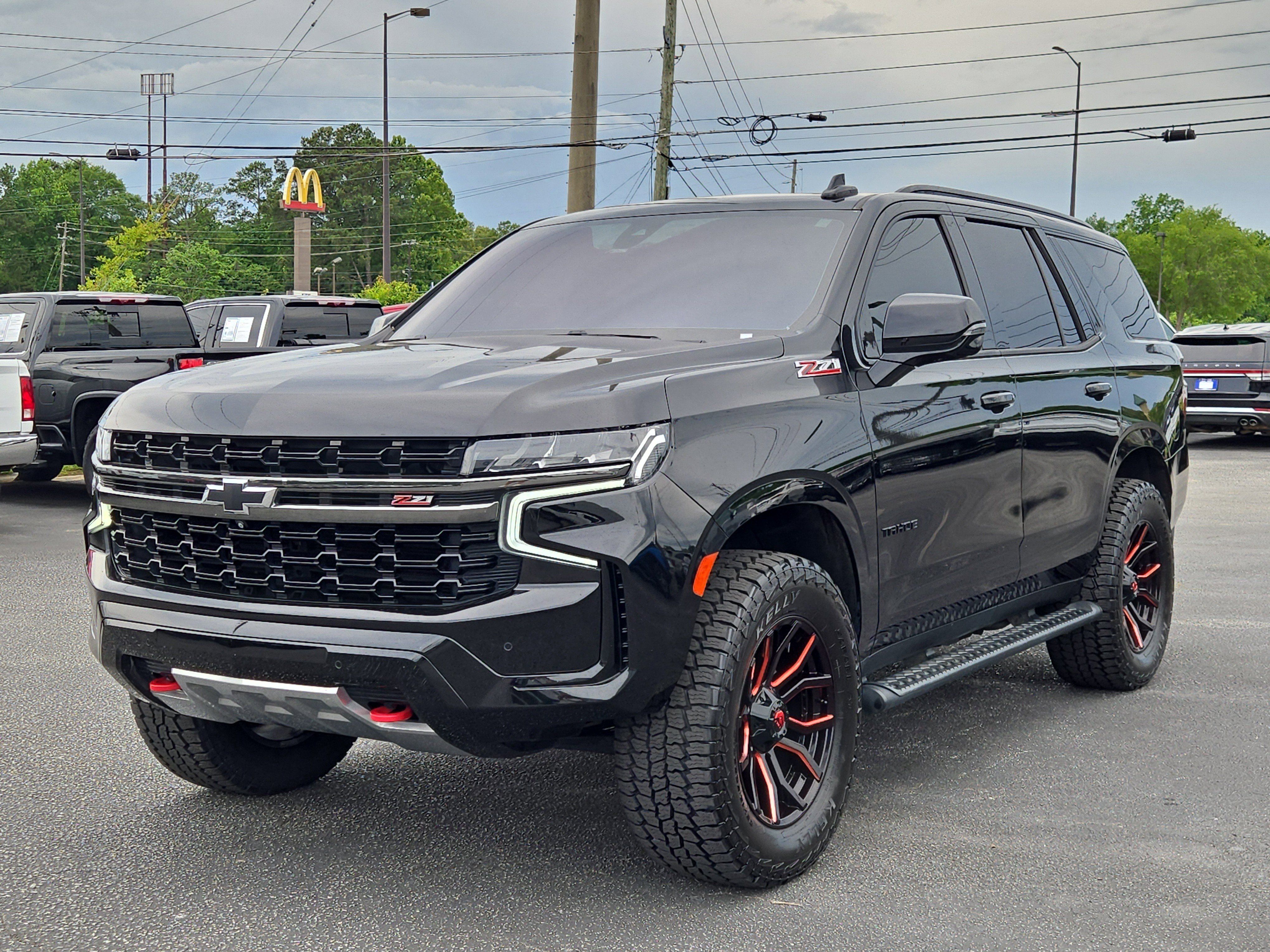 Used 2021 Chevrolet Tahoe Z71 w/ Z71 Signature Package AWD/4WD image 3