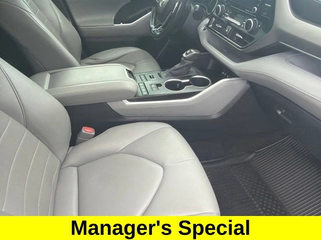 Used 2020 Toyota Highlander XLE AWD/4WD image 42