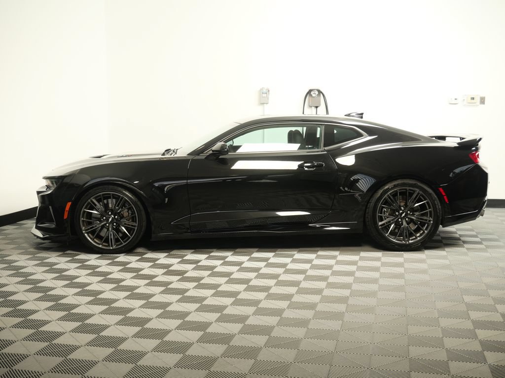 Used 2017 Chevrolet Camaro ZL1 RWD image 5