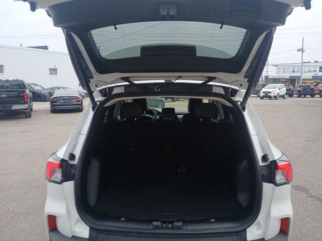 Certified 2022 Ford Escape Titanium w/ Class II Trailer Tow Package image 49