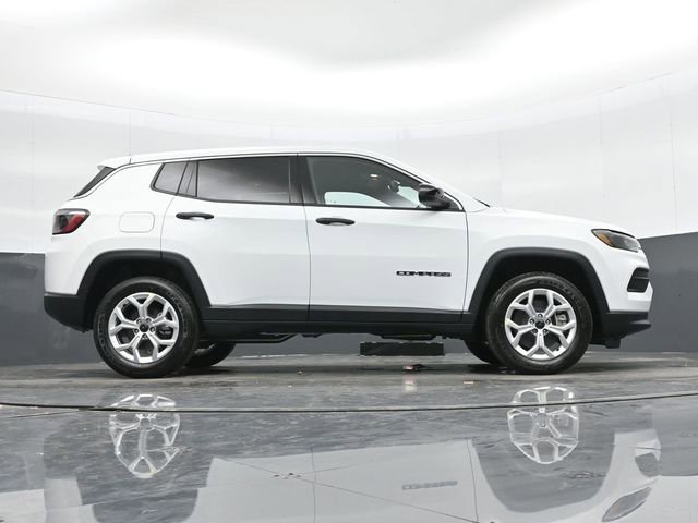 Used 2025 Jeep Compass Sport image 39