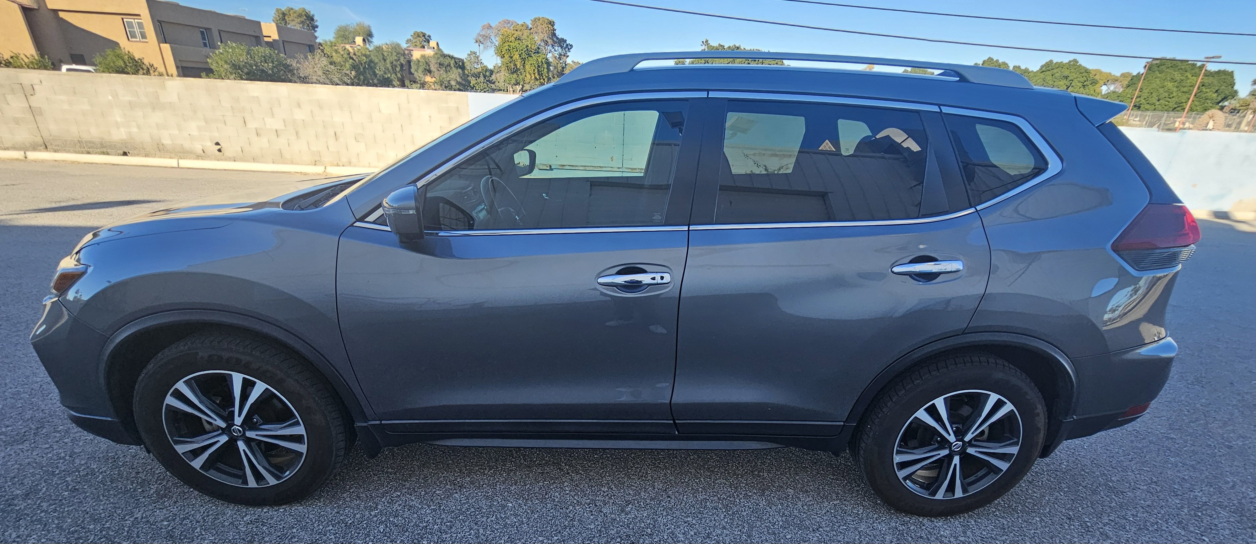 Used 2020 Nissan Rogue SV w/ Premium Package image 7