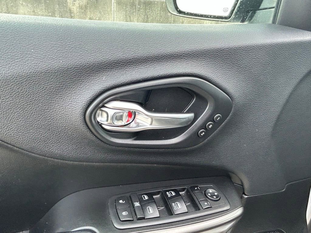 Certified 2019 Jeep Cherokee Limited image 17