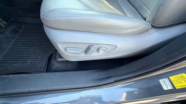 Used 2022 Toyota Highlander XLE AWD/4WD image 21