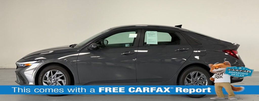 Used 2024 Hyundai Elantra SEL image 2