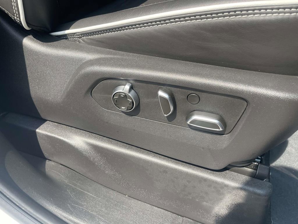 Used 2025 GMC Sierra 2500 AT4X image 25
