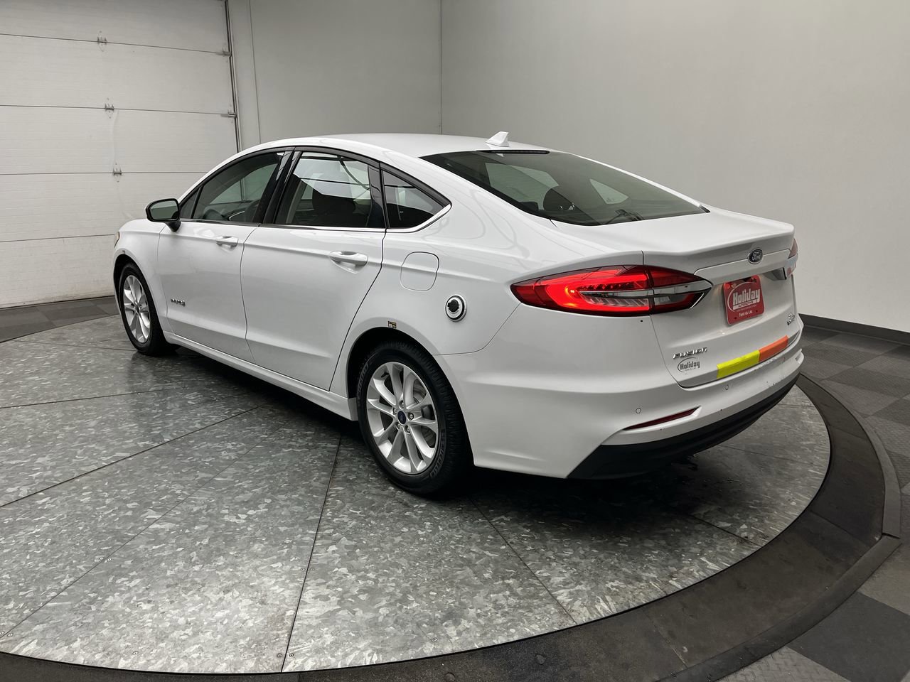 Used 2019 Ford Fusion SE FWD image 2